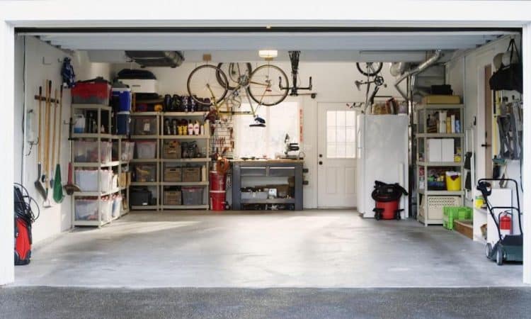 étagère dans votre garage